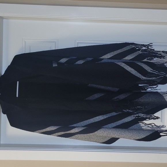 Hooded Shawl Wool & Polyester - Picture 5 of 10